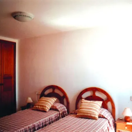Villa Sleeps 8 Pool Wifi