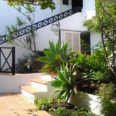 Villa Sleeps 8 Pool Wifi