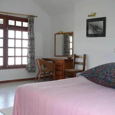 Villa Sleeps 8 Pool Wifi *