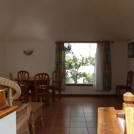 Villa Sleeps 8 Pool Wifi
