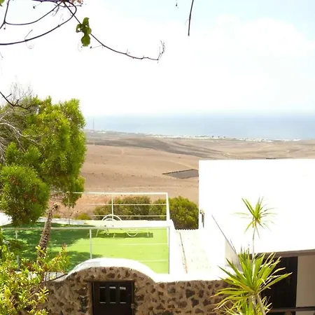 Villa Sleeps 8 Pool Wifi