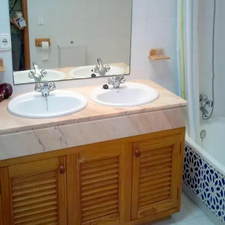 Sleeps 8 Pool Wifi فيلة Uga