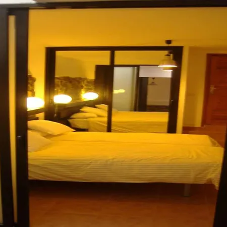 Sleeps 8 Pool Wifi Uga